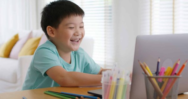 Comment utiliser les plateformes d'apprentissage en ligne pour renforcer les compétences en vente d'une équipe commerciale?